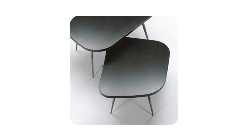 mombaers copia 桌子