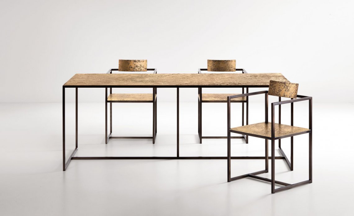 DE CASTELLIRIVIERA长餐桌