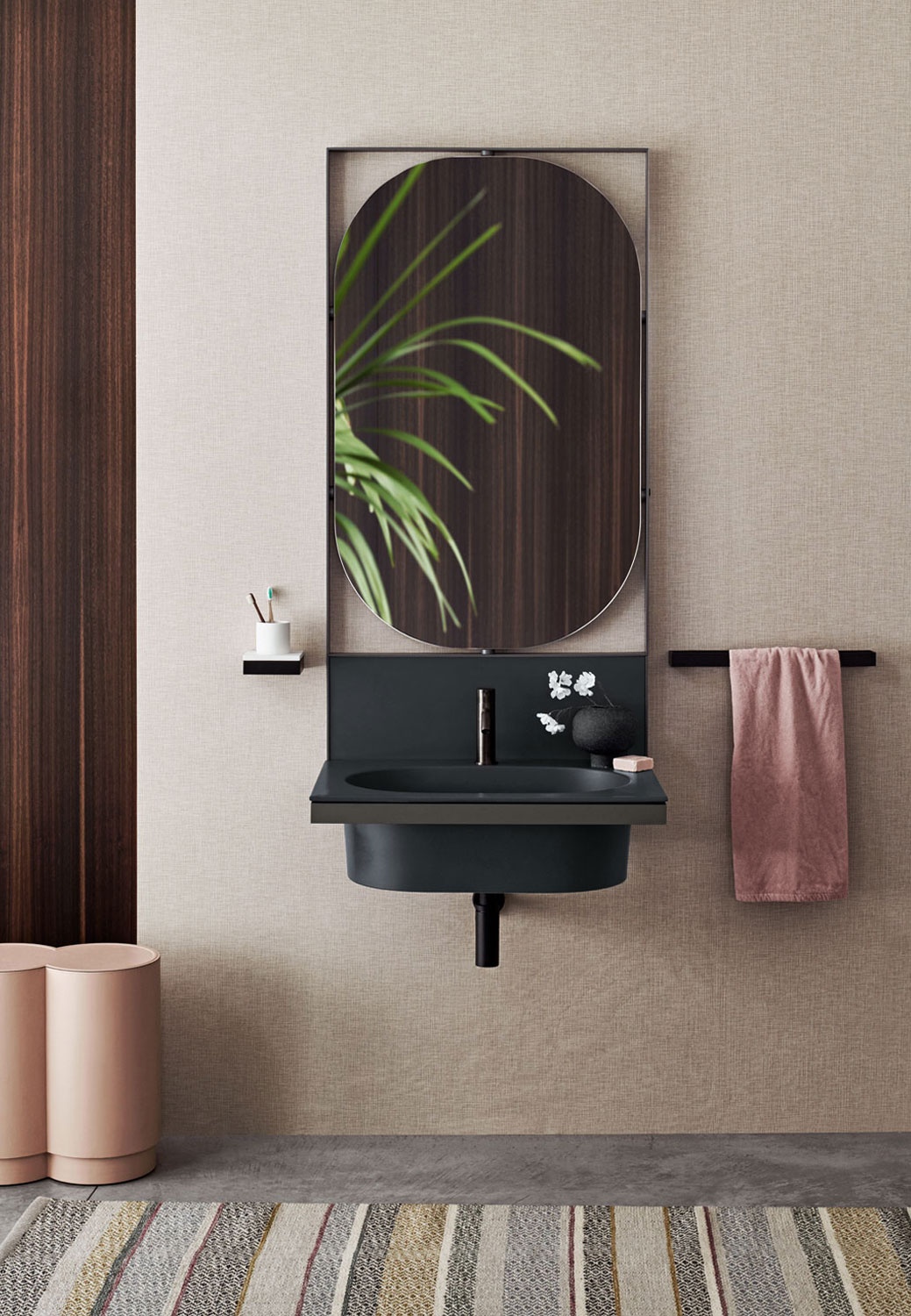 Elle Ovale带框架和镜子